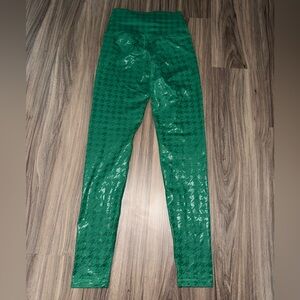 Aerie Offline High Waisted green houndstooth leggings